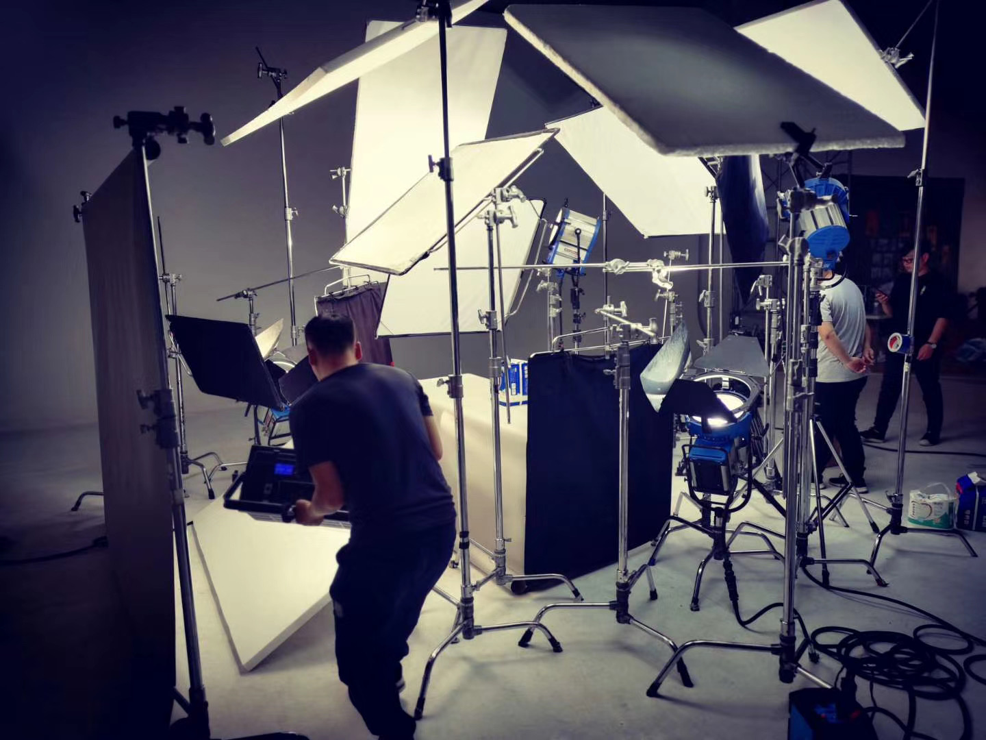 宿州影视灯光出租 宿州影视器材出租 轨道摇臂稳定器出租