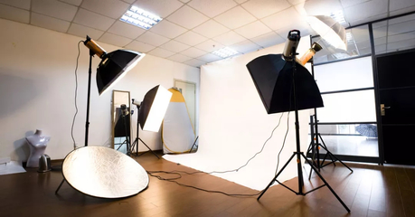 武汉影视灯光器材租赁-灯光对人物造型的作用