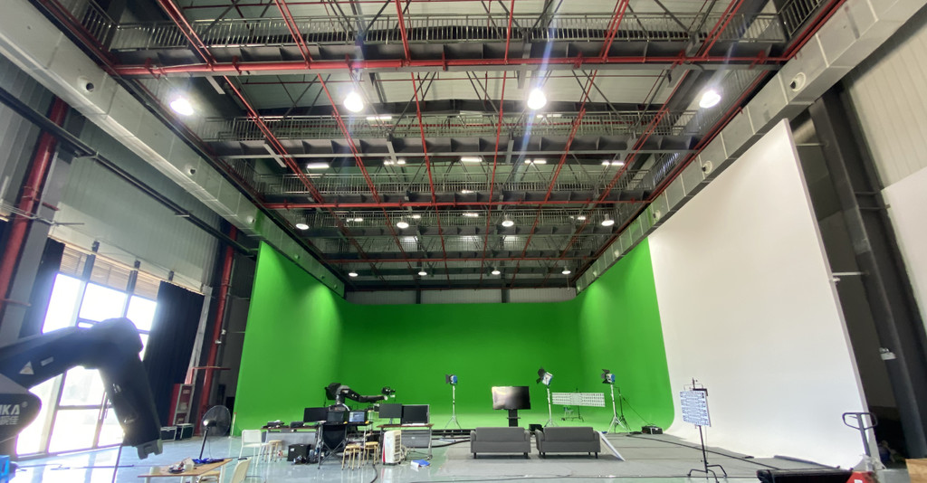 一站式影视创作基地 1200平米专业摄影棚与全面器材租赁服务